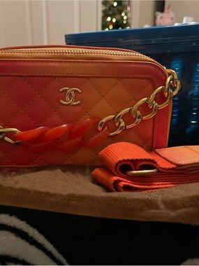 Quilted Gradient Camera Bag with Chain Strap